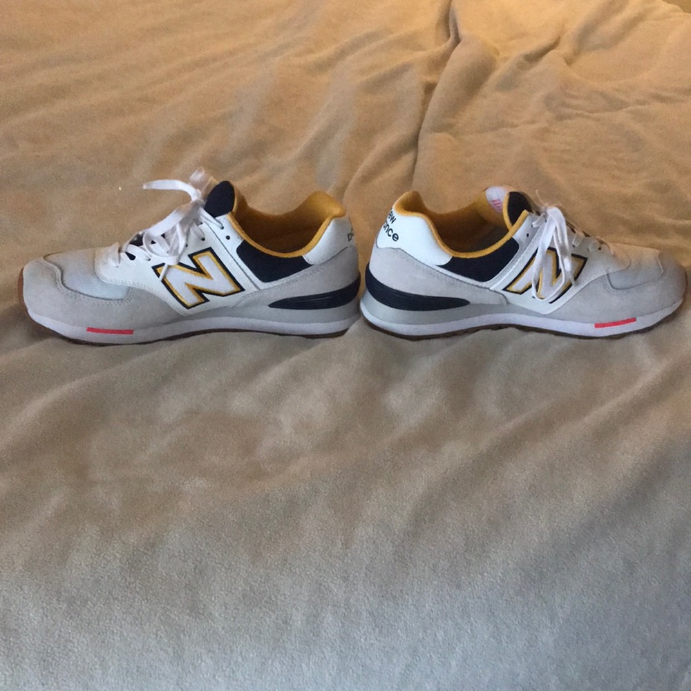 NWOT Men’s size 9 New Balance 574